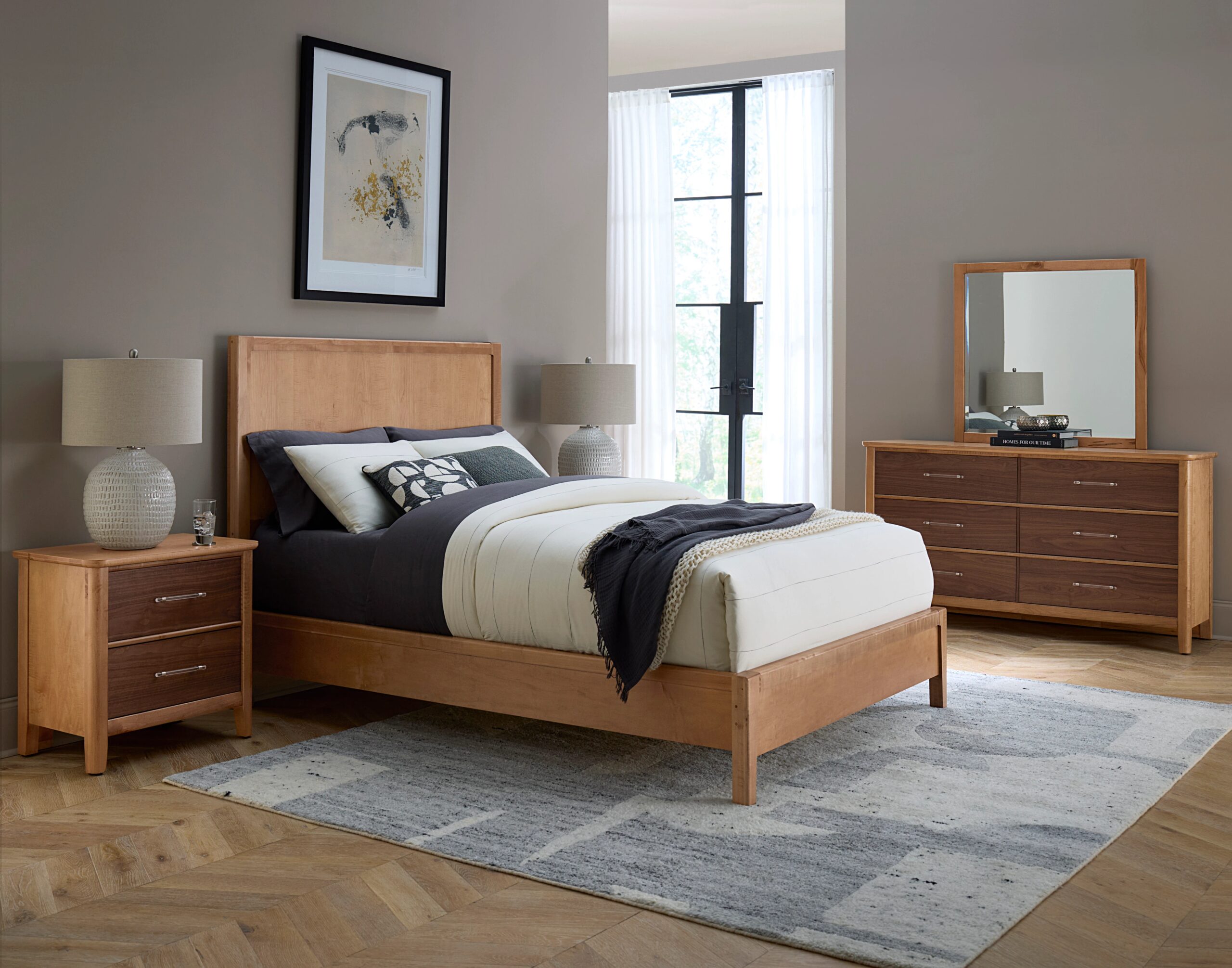 0041aa2b2f9e5c5710af5dff309e623e King Panel Bed - Image 1